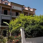 Baia Blu Отель Алассио