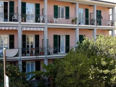 Baia Blu Отель Алассио